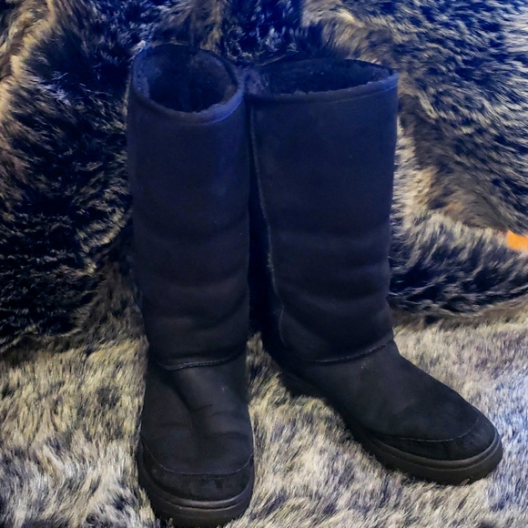 Uggs Black Tall Revival Boots Sheepskin 7 W - Picture 2 of 11